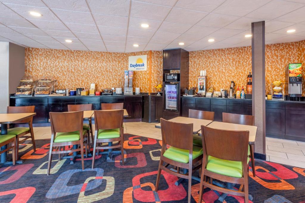 Days Inn by Wyndham Woodbury Long Island Main image 2